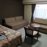 ソファーもゆったり、ソファーとTVの位置が合わなかった