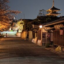 清水に向かうと、八坂の塔が見えてきます