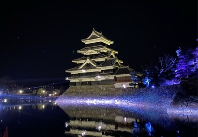 松本城に色々な模様が映し出される