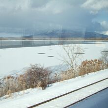 バックには駒ケ岳がそびえています