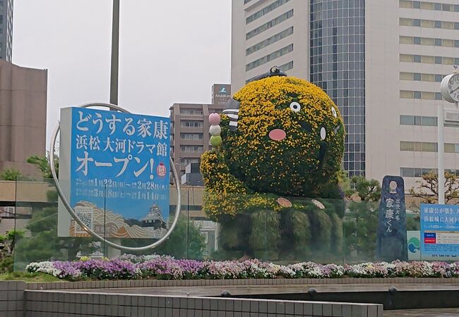 雨模様で、モザイカルチャー前は空いていました