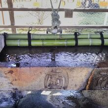 最初の建物の南円堂付近に手水所があります