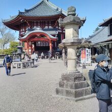 南大門跡付近から見る南円堂