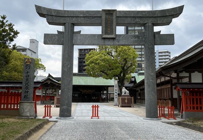 東公園に隣接