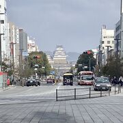 姫路駅から、姫路城までまっすぐ伸びる道