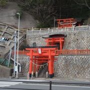 関門海峡に面した稲荷神社