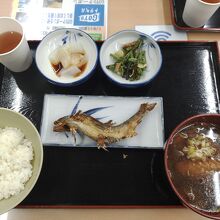 アユの塩焼きと奥久慈しゃも入りけんちん汁定食