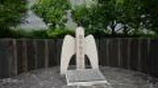 堂島川沿いにある石碑