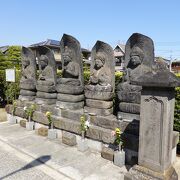 柴又駅近くの住宅街にある大きなお寺