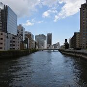 大阪市内の中心部を流れる川