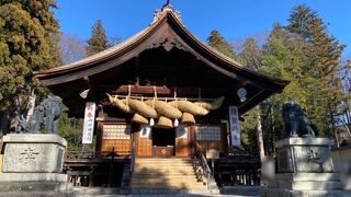 神楽殿と幣拝殿そして御柱