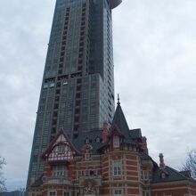 黒川紀章氏設計のビルの３１階にあります。