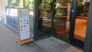 搭乗前の待ち時間に重宝します