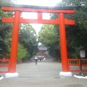 正式には、賀茂御祖神社。読み方は、かもみおや神社と読みます。読めませんでした