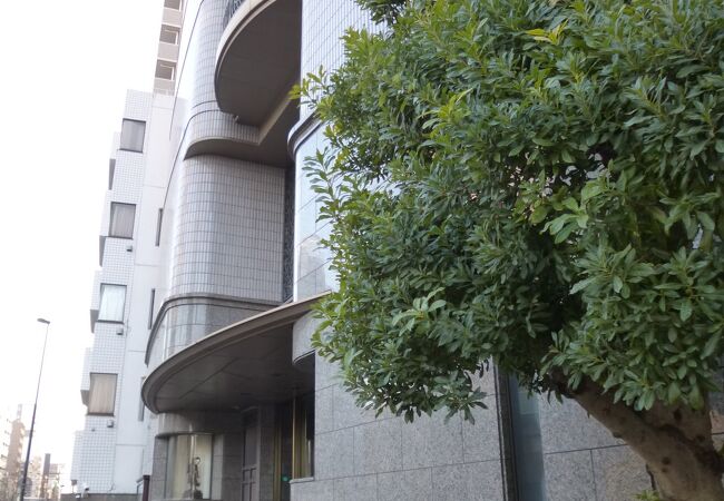 エレベーター付きの屋内墓所