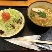 那覇空港でランチ