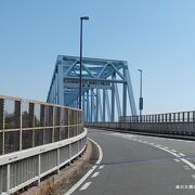 下蒲刈島から上蒲刈島に渡る無料の渡海橋です