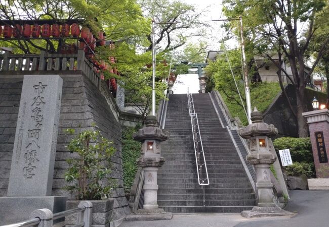 市ヶ谷駅近くの市谷亀岡八幡宮