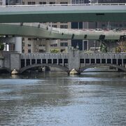 大阪市内を流れる土佐堀川に架かる橋