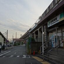 浜川崎駅。左が鶴見線。右が南部支線。