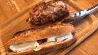 人気のパン屋さん