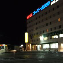 スーパーホテル１階に待合室がありました