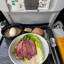 短時間でもたっぷりの機内食