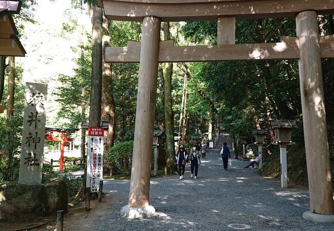 奈良県三輪の狭井神社