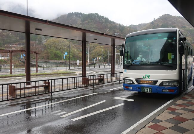 長野原と草津温泉などを結ぶ路線バスと東京を結ぶ高速バス