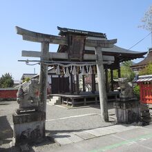 酒井神社の南側にある両社神社のr鳥居です。