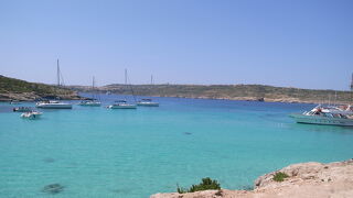 水色の透き通った海