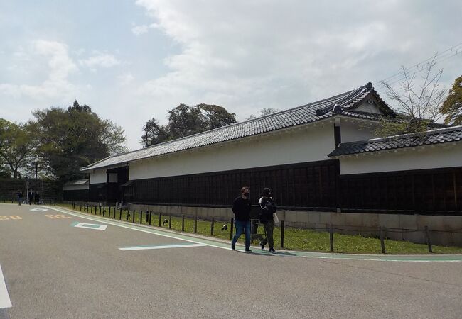 彦根城の南東にある京橋から入城するとすぐ左手にある彦根藩家老の屋敷です。