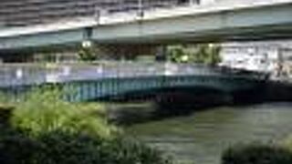 大阪市内の堂島川に架かる橋