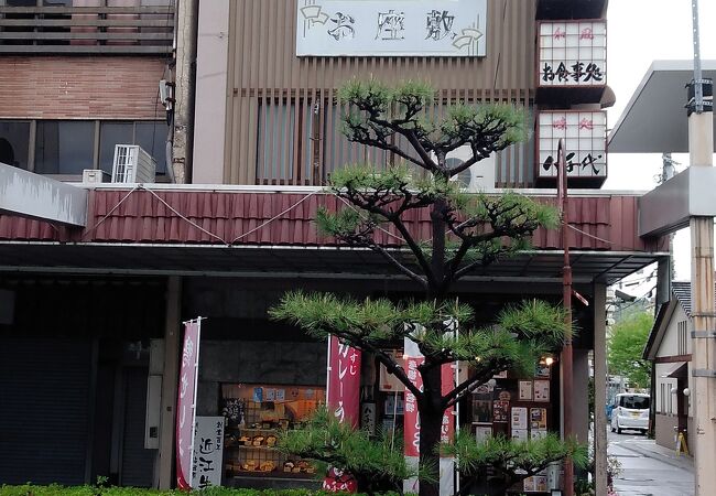 駅直近で、ひこね丼