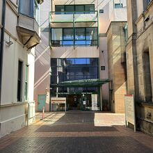 ホスピタルの中庭側の入口