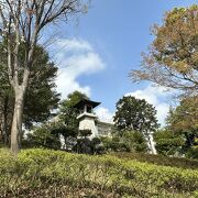 野毛山公園の中にある記念塔