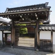 最長も説法したというお寺で、戸塚説法という行事が有名です。