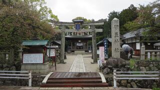 浮御堂を訪れた時には忘れず参拝してほしい神社です。