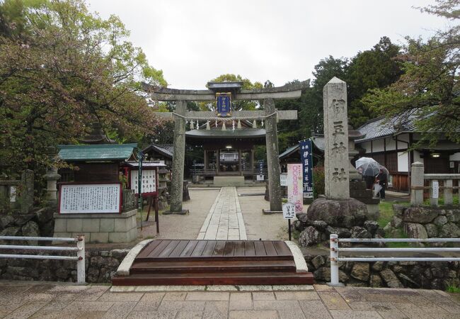 浮御堂を訪れた時には忘れず参拝してほしい神社です。