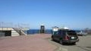 親不知の断崖絶壁が望めます