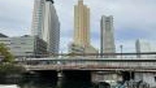 東海道と横浜港を結ぶ道として架けられた橋