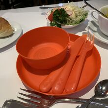 子供用の食器も用意されていました。