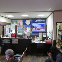 長浜駅観光案内所の内部の様子