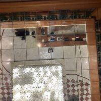 レストランからロビーを見る