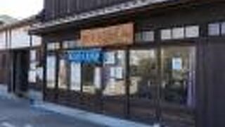 観光客用駐車場の目の前にある案内所の様な施設