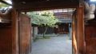 入って良いものだろうか？