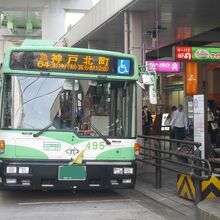 三ノ宮駅前ロータリーから数多くの路線がでている。