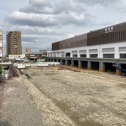 新潟駅、上越新幹線の始発駅でもある大きなターミナル駅