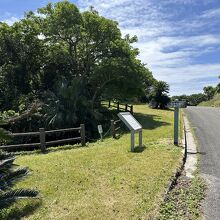 百之台の高台にある七十七曲りの下り口