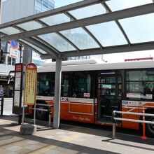 大宮駅前ロータリーにとまっているバス。